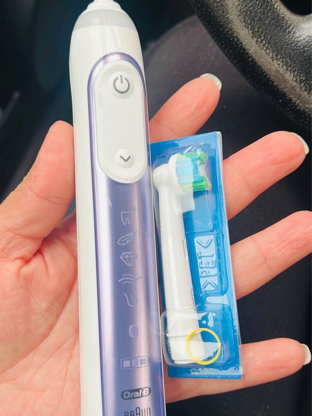 Oral-B Genius Toothbrush Handle with Case and Charger, Purple